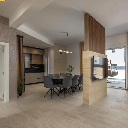 Leonarda Zadarvillas ニン