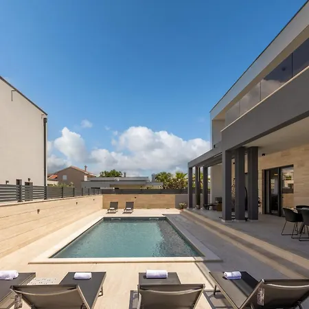 Leonarda Zadarvillas Villa Nin