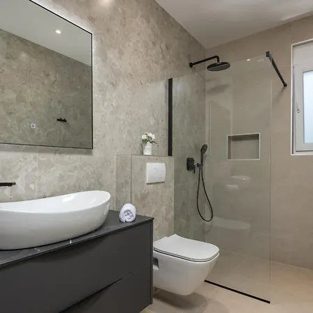 Leonarda Zadarvillas *