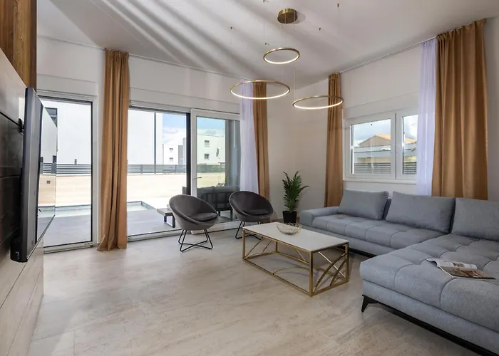 Leonarda Zadarvillas Willa *