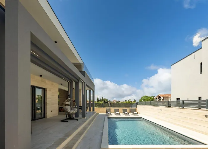 Leonarda Zadarvillas *